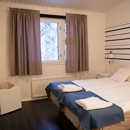 Отель Kuerkievari Kuerhotel Экясломполо